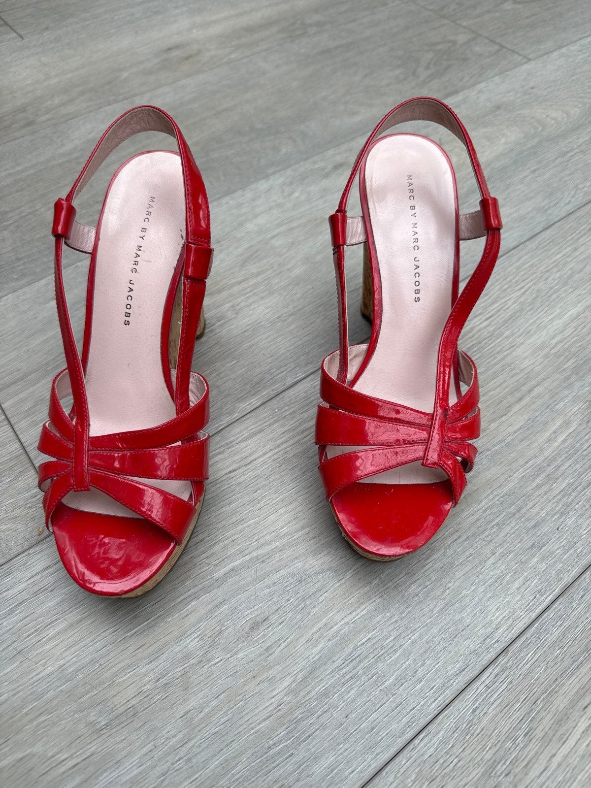 Marc by Marc Jacobs rode sleehak sandalen, Kleding | Dames, Gedragen, Rood, Sandalen of Muiltjes, Ophalen of Verzenden