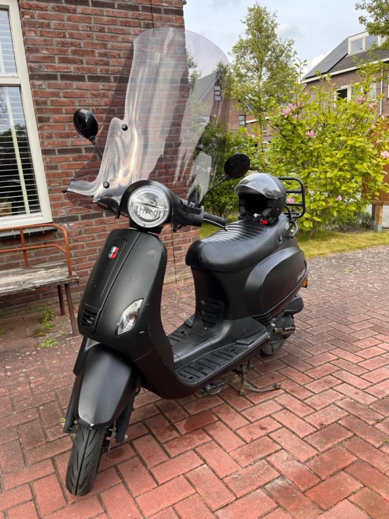 Scooter GTS Toscana Y7 - 2021, Fietsen en Brommers, Snorfietsen en Snorscooters, Gebruikt, Benzine, Ophalen, Overige merken