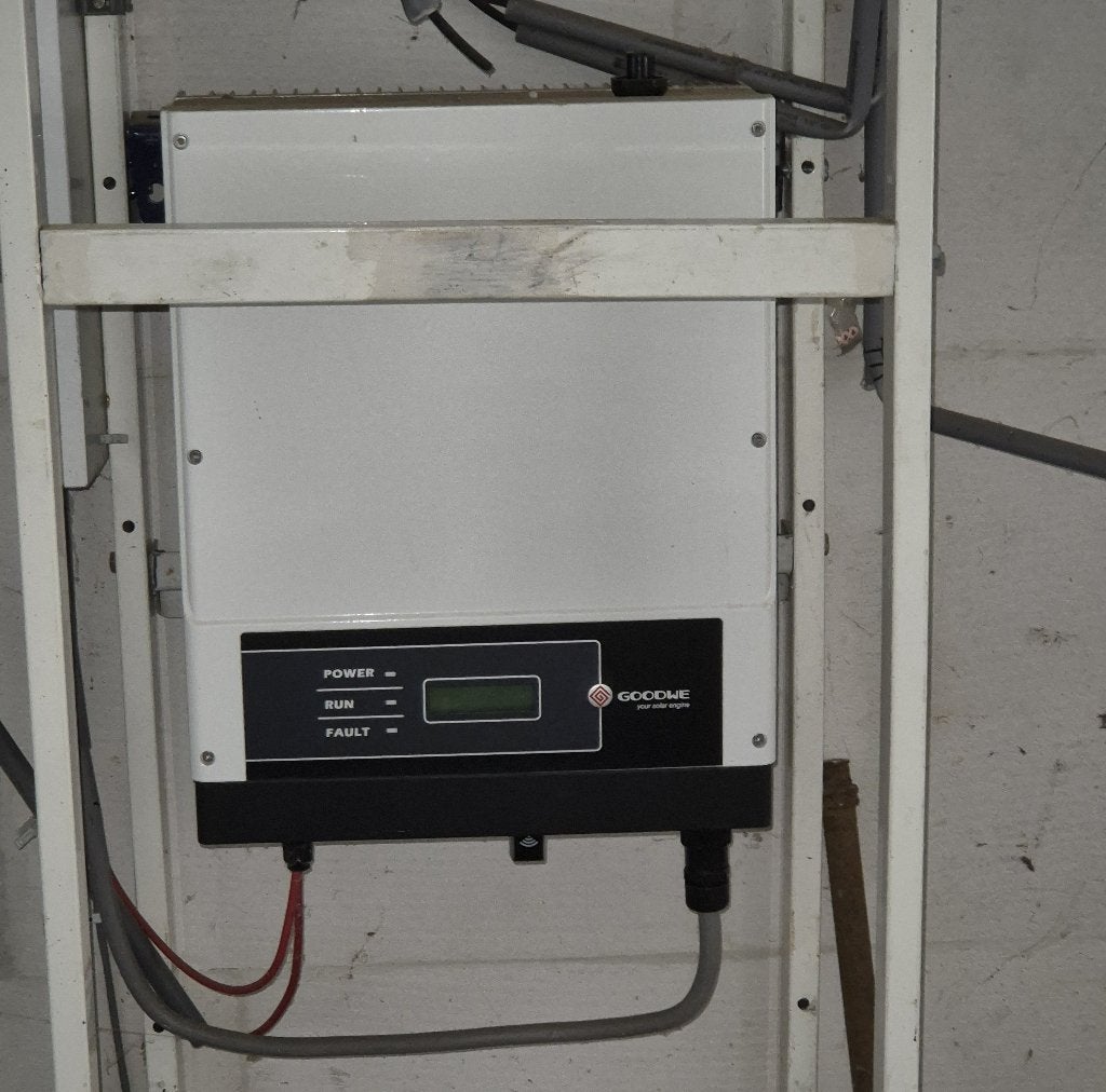 Omvormers GoodWeGH 3600 en Kaco powador 5002, Ophalen, Zo goed als nieuw, Compleet systeem, 200 wattpiek of meer