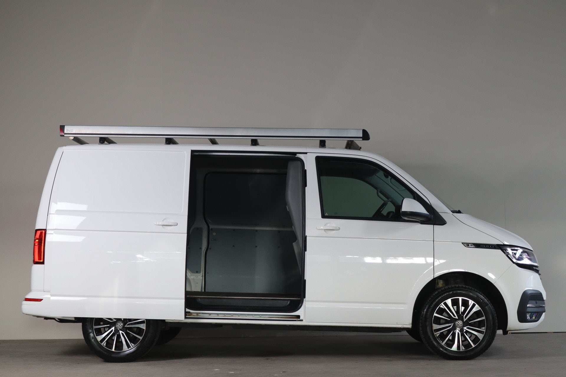 Volkswagen Transporter 2.0 TDI L1H1 28 Bulli - NL Auto! Adap, Gebruikt, Euro 6, 4 cilinders, 150 pk