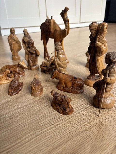 Cederhouten kerstgroep te koop, Ophalen, Zo goed als nieuw