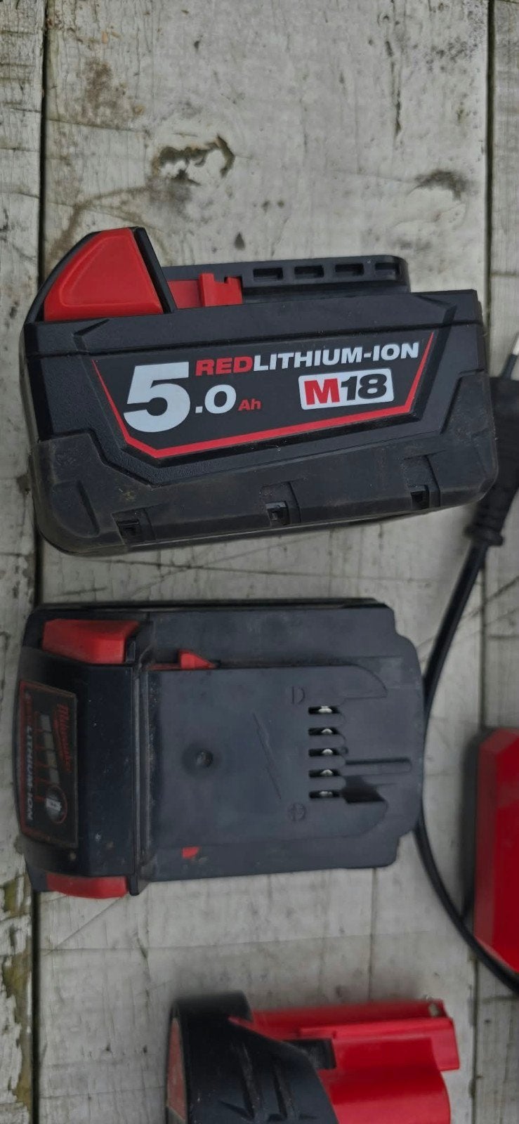 Foto 3 van Milwaukee gereedschap set met lamp en accu's