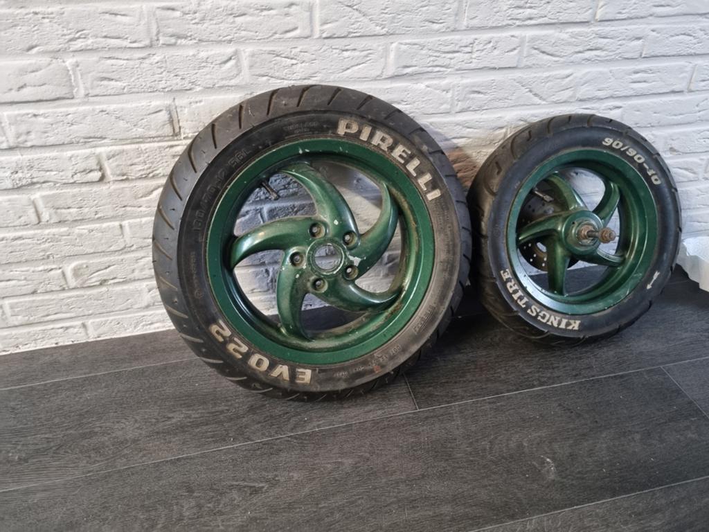 2 scooterwielen met banden zip en runner, Ophalen, Gebruikt, Overige typen, Overige merken
