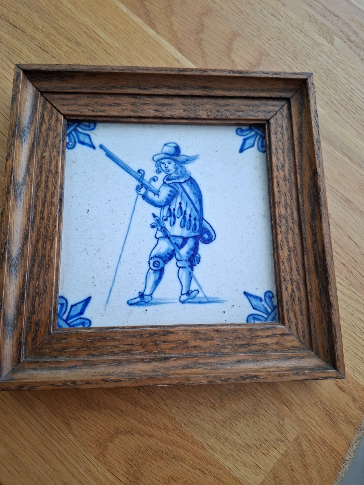 Prachtige Antieke Delftse Tegel (ca. 1620-1650) – Musketier, Ophalen of Verzenden