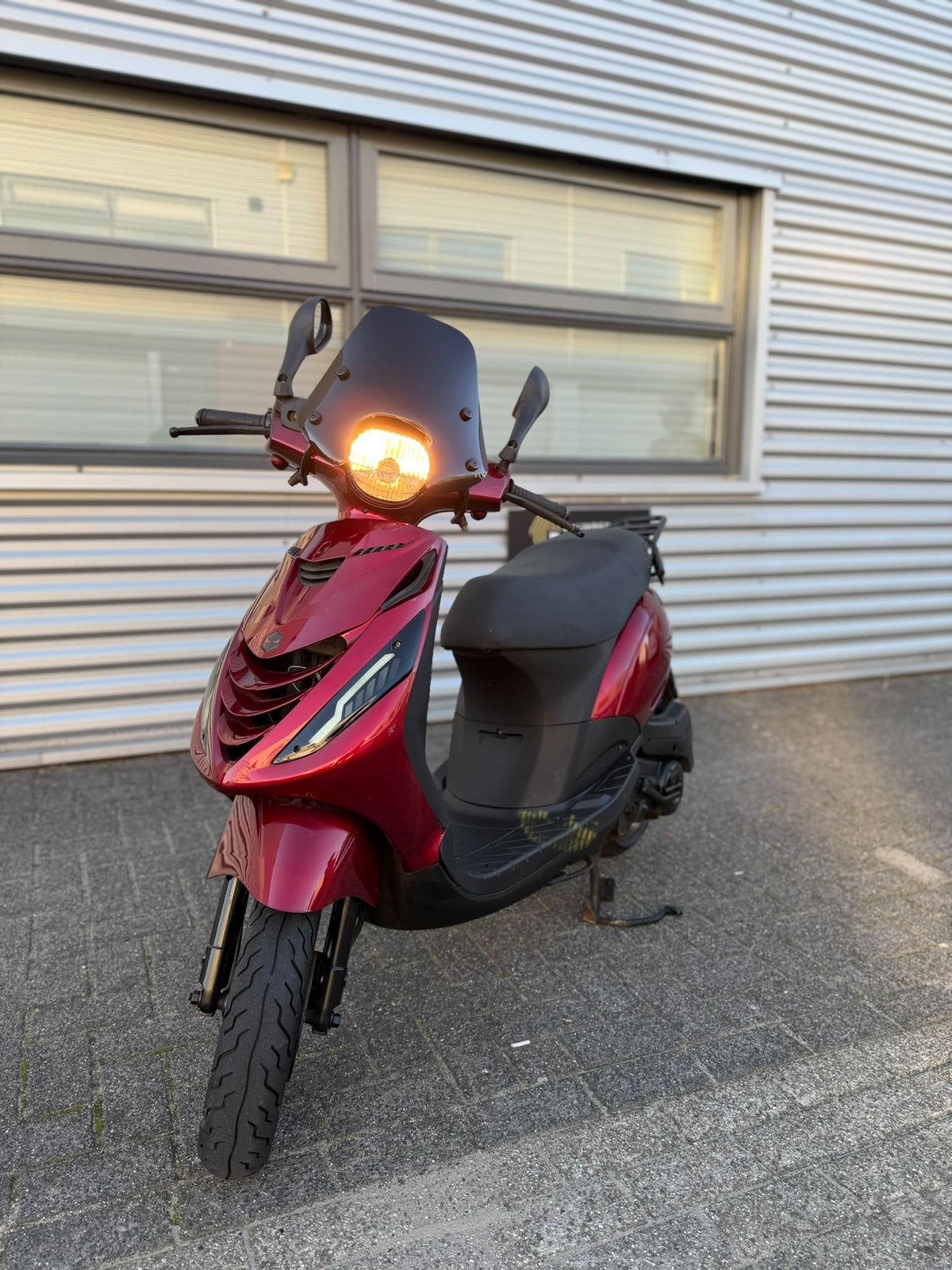 Piaggio Zip Brom 2011 Candy Red, Fietsen en Brommers, Ophalen of Verzenden, Zo goed als nieuw, Benzine, Zip