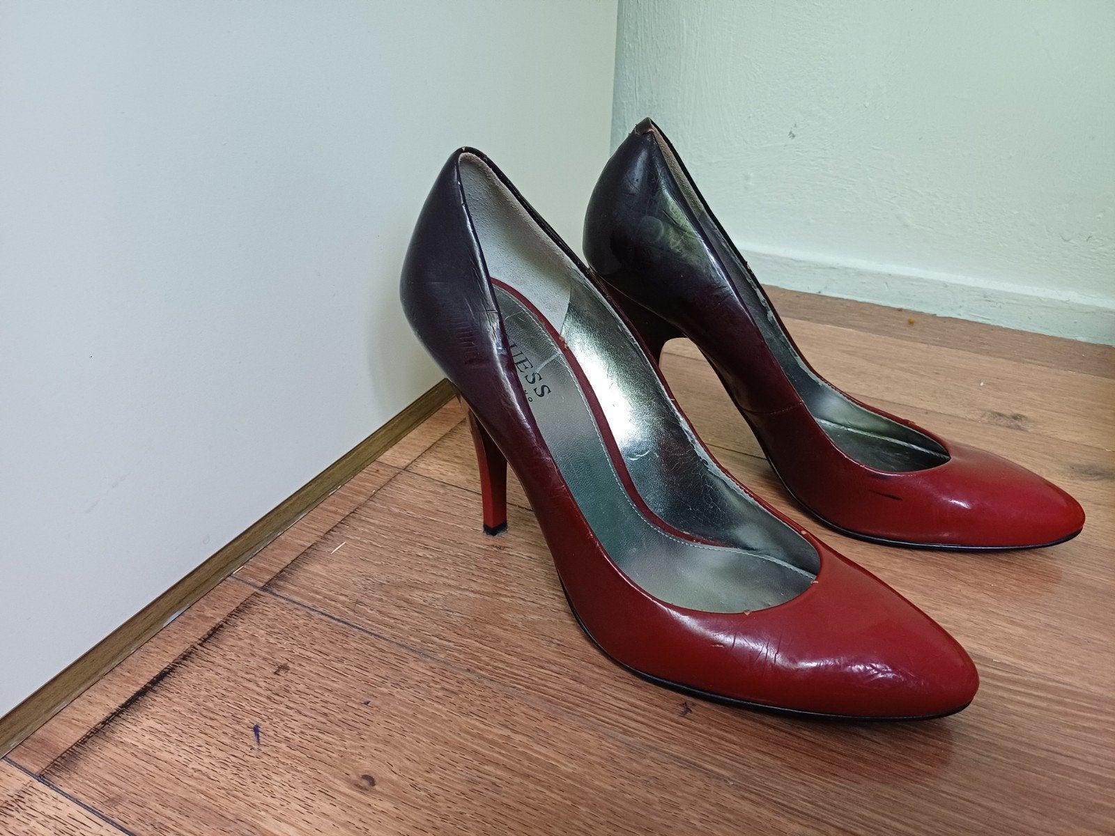 Guess pumps, Ophalen of Verzenden, Zo goed als nieuw, Zwart, Sneakers of Gympen