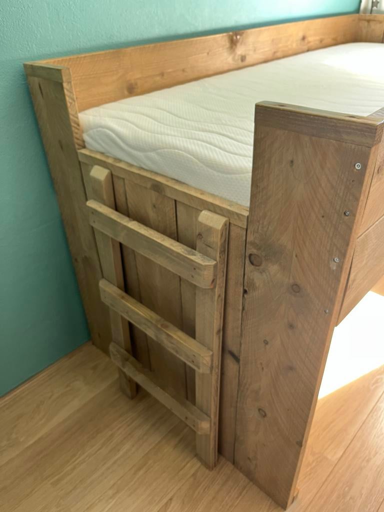 Steigerhout halfhoogslaper met lattenbodem + matras, Ophalen, Gebruikt, Halfhoogslaper