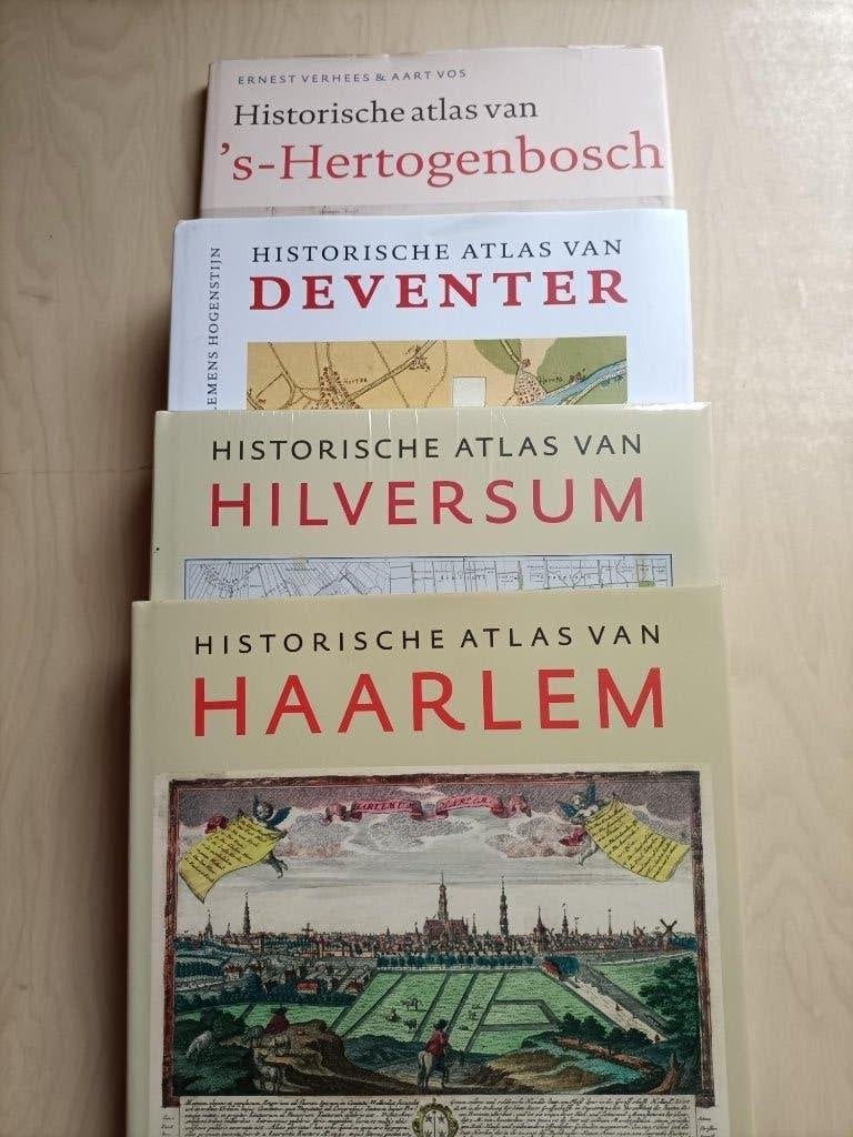 Historische atlas , Haarlem, Hilversum, Den Bosch, Den Haag,, Gelezen, Overige atlassen, Ophalen of Verzenden, 1800 tot 2000