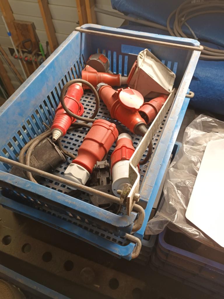 Krachtstroom stekkers voor alles, Ophalen