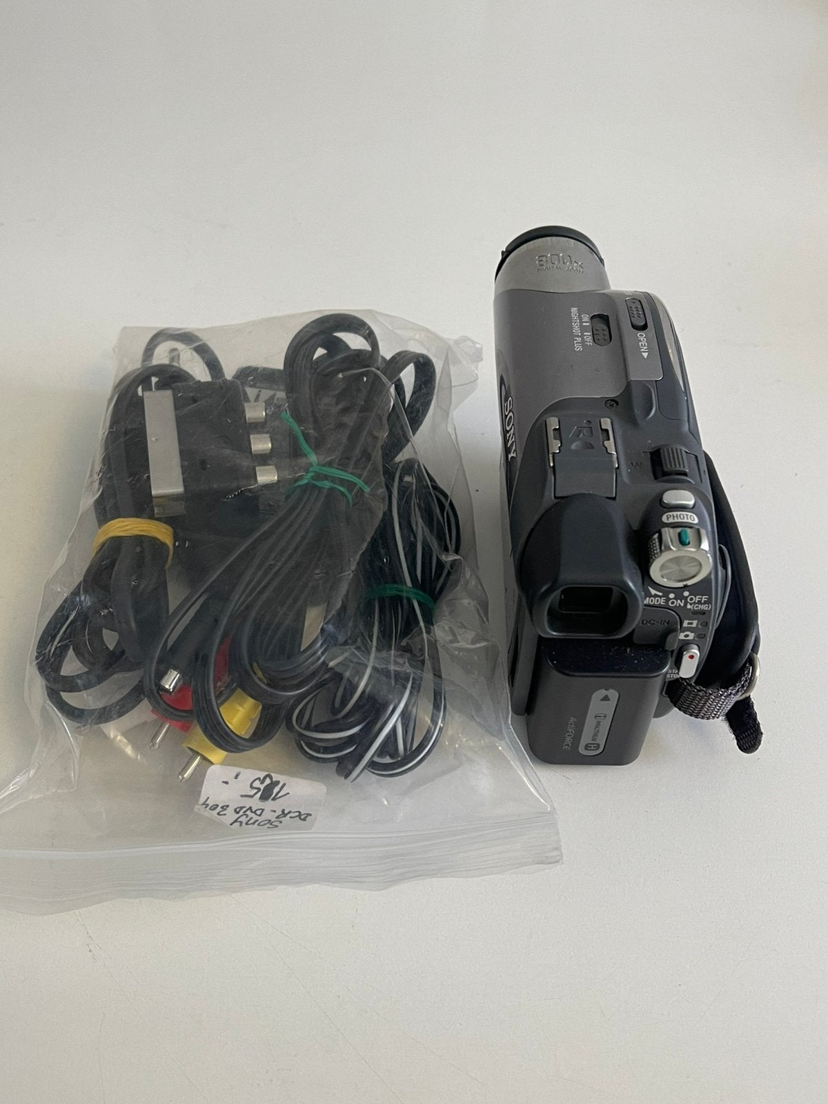 Sony Handycam DCR-DVD304, Audio, Tv en Foto, Ophalen of Verzenden, Zo goed als nieuw