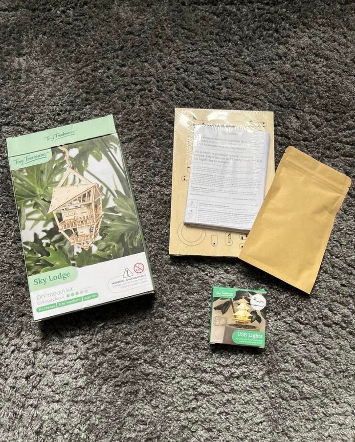 Tiny Treehouses Sky Lodge DIY model kit - Nieuw & geseald!, Ophalen of Verzenden, Nieuw, 1:50 tot 1:144