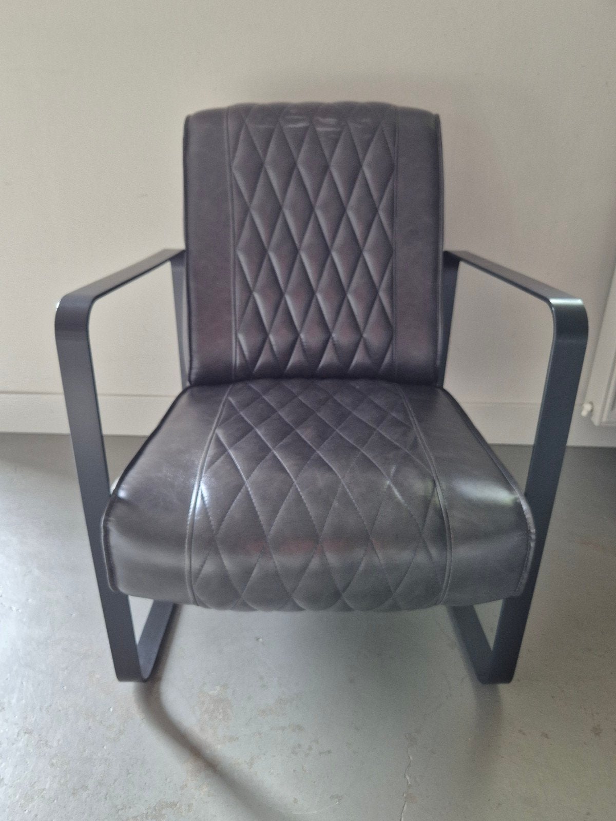 Fauteuil, zwart staal met antraciet pu leer, Ophalen, Gebruikt, Zwart, Leer