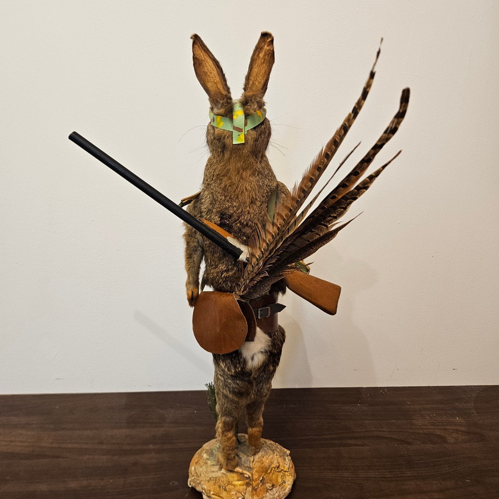 Unieke opgezette haas met jachtuitrusting opgezet taxidermie, Verzamelen, Ophalen of Verzenden, Zo goed als nieuw, Wild dier, Opgezet dier