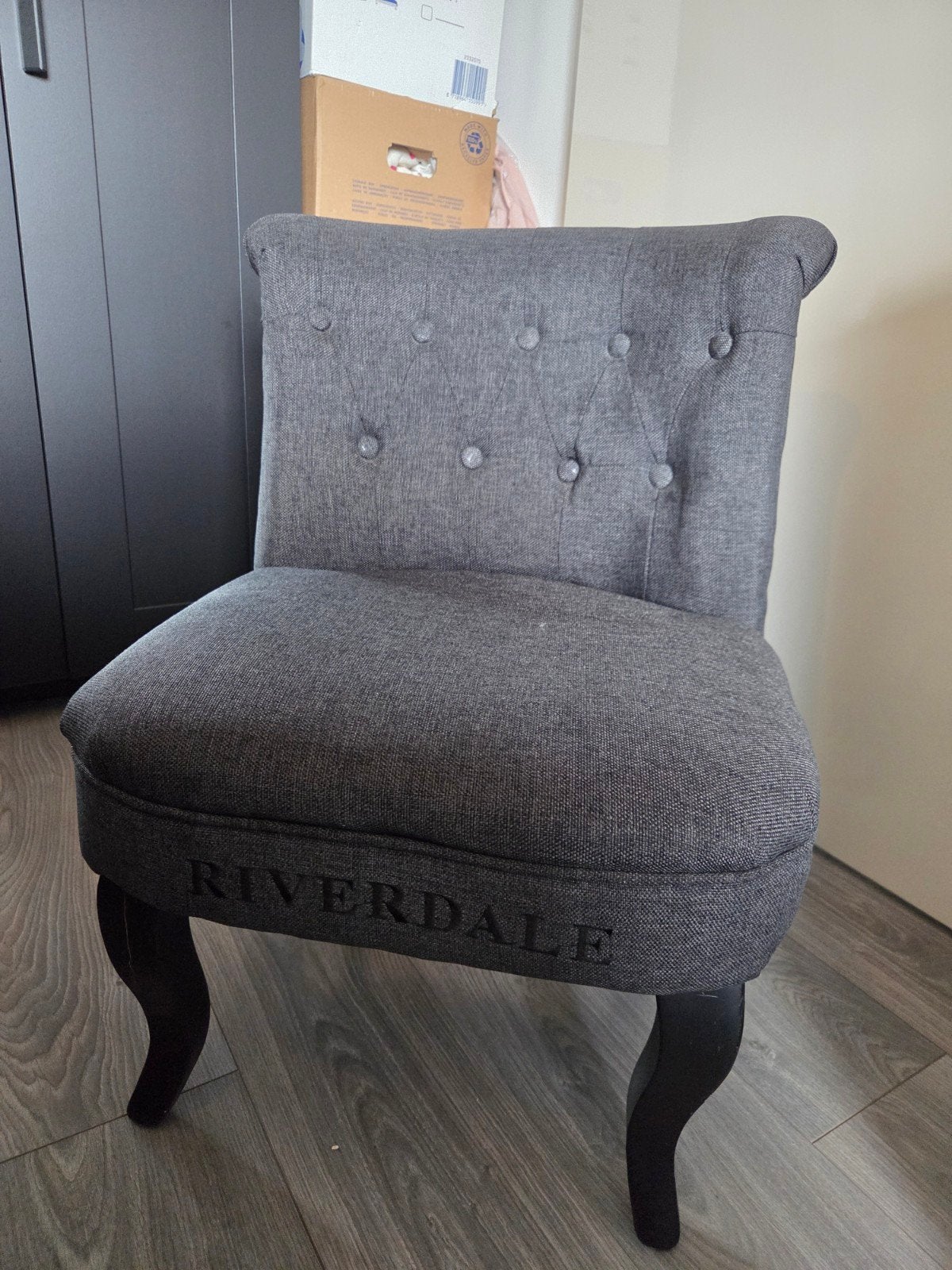 Riverdale Boudoir Fauteuil, Huis en Inrichting, Ophalen, Gebruikt, Minder dan 75 cm, Stof