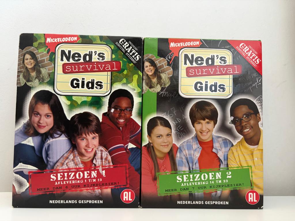 Ned's Survival Gids - Seizoen 1 & 2 DVD Boxset (Nederlands), Gebruikt, Alle leeftijden, Boxset, Ophalen of Verzenden