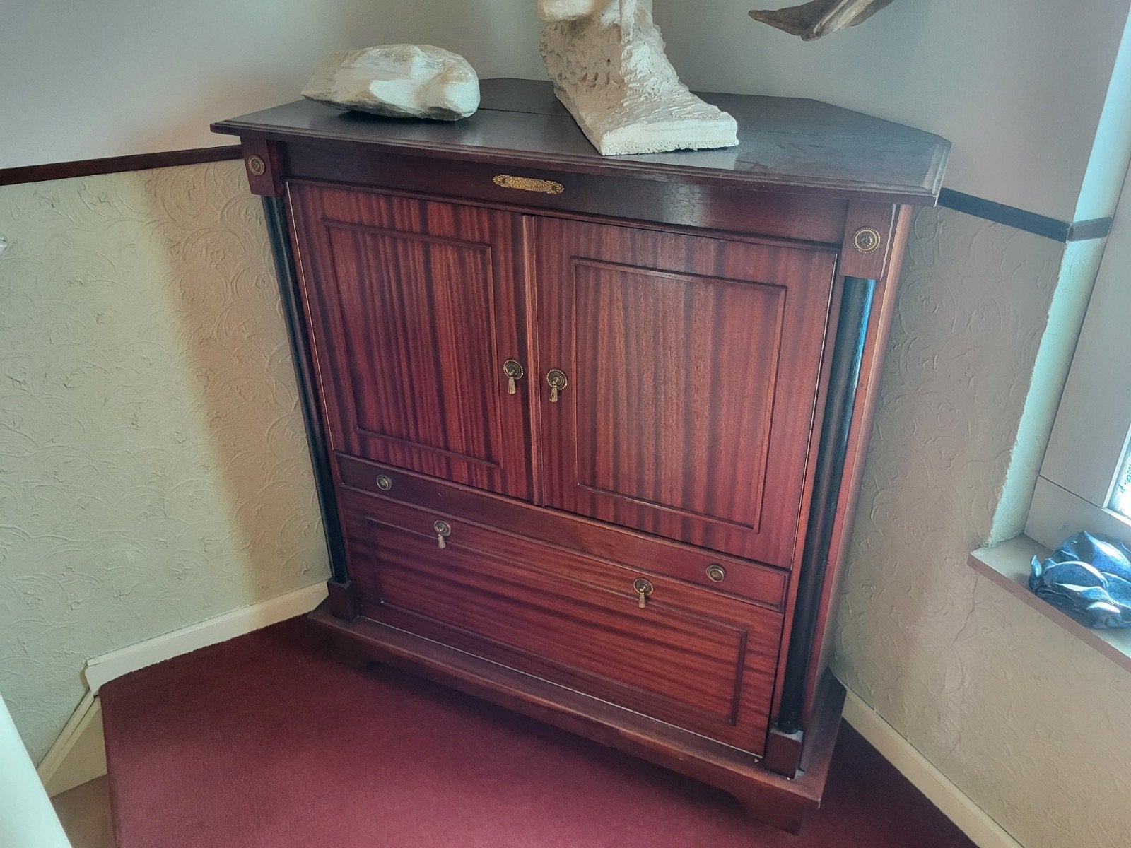 Klassiek mahoniehouten hoekkastje, Ophalen
