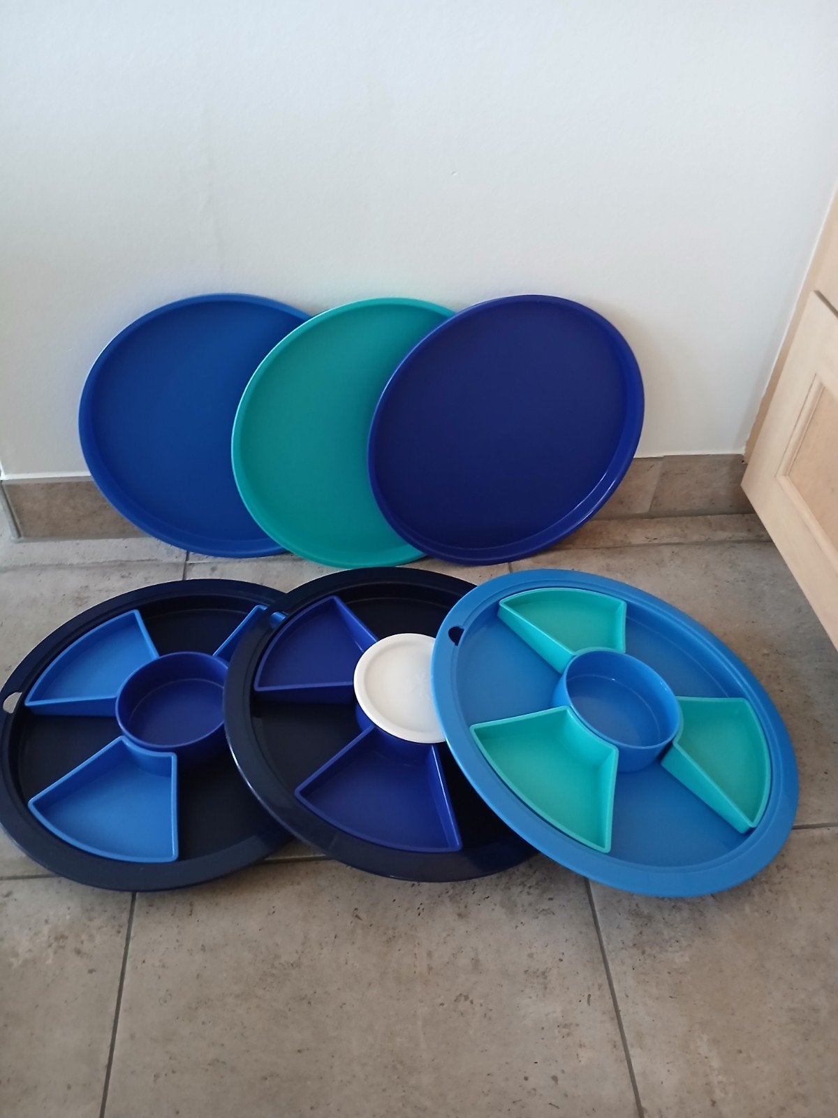 Tupperware party/hapjes/tapasschaal, serveerschaal, dienblad, Huis en Inrichting, Keuken | Tupperware, Schaal, Blauw, Met deksel
