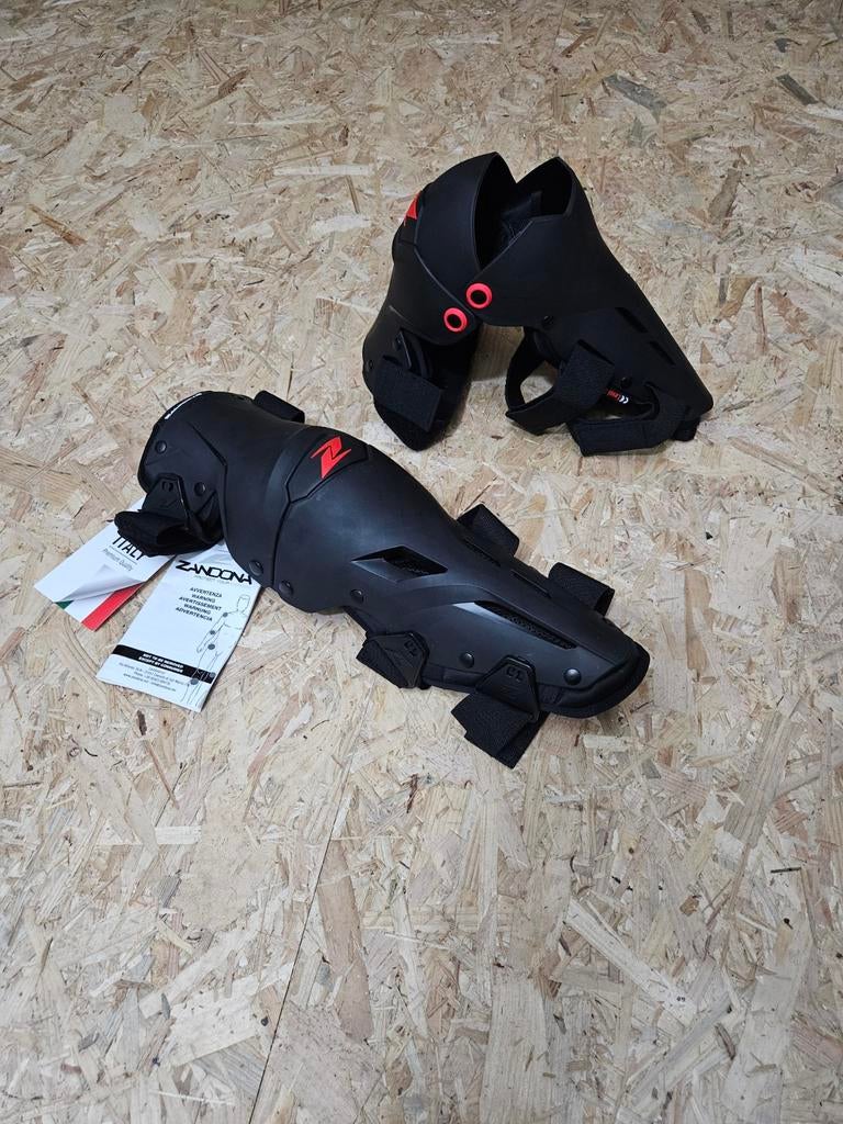 Nieuw! Zandona X-Treme knie- en scheenbeschermers., Ophalen of Verzenden, Nieuw met kaartje