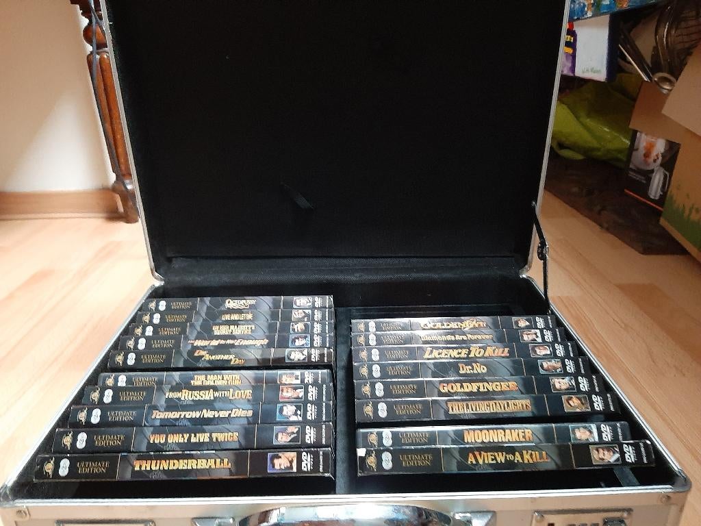 James Bond DVD collectie in aluminium koffer, Ophalen of Verzenden, Zo goed als nieuw, Film, Overige typen