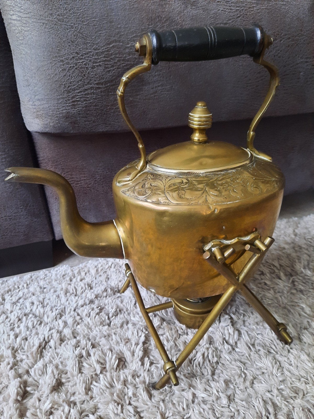 Antieke koperen theeketel met brander, Ophalen