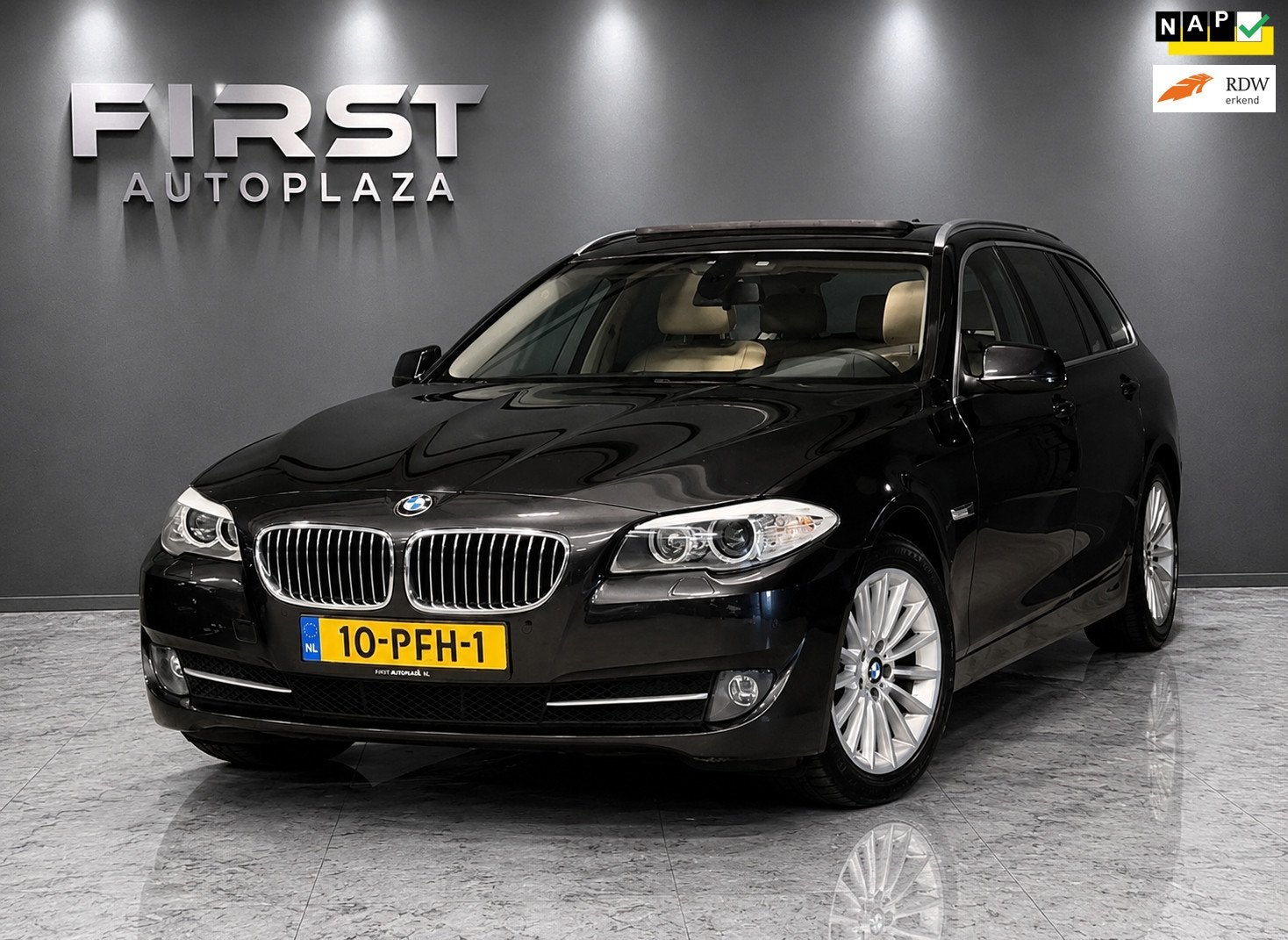 BMW 5-serie Touring 523i Executive AUTOMAAT PANODAK|HEAD-UP|, Auto's, BMW, Euro 5, Achterwielaandrijving, Gebruikt, Beige