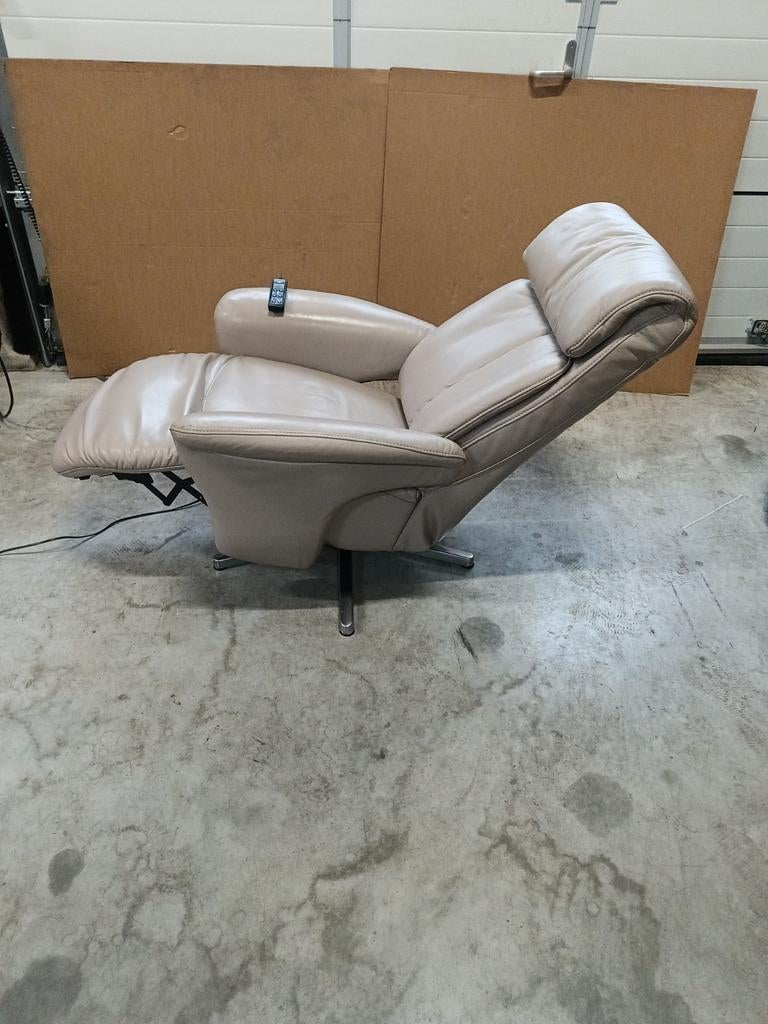 Comfortabele leren relaxfauteuil / staopstoel (himolla), Ophalen of Verzenden, Massagestoel of Kussen