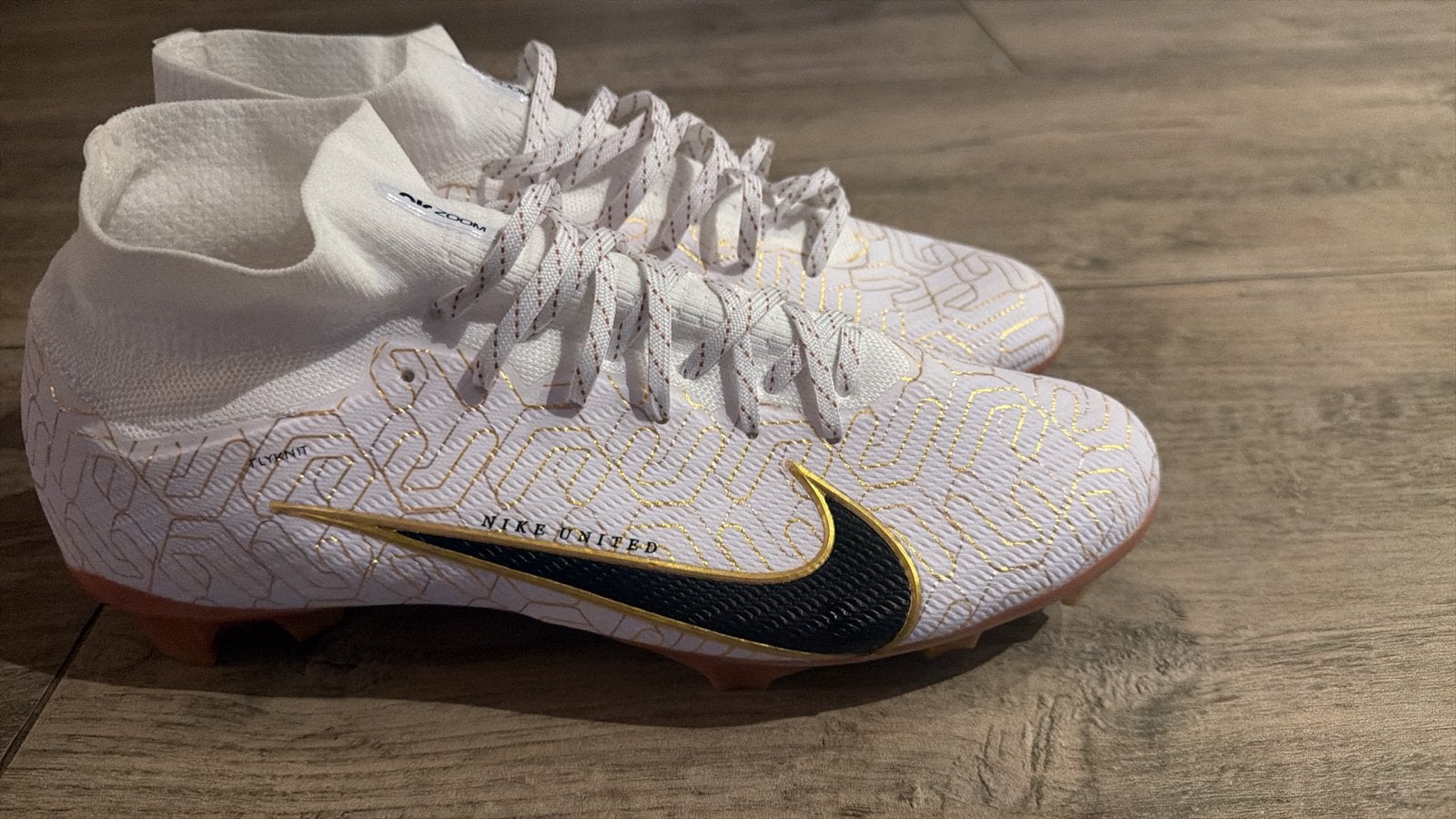 Nieuw Nike Mercurial Voetbalschoenen - Wit/Goud - Maat 44/45, Maat XS of kleiner, Schoenen, Nieuw, Ophalen of Verzenden