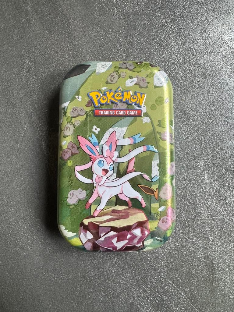 Pokemon prismatic evolution mini tin, Ophalen of Verzenden, Zo goed als nieuw