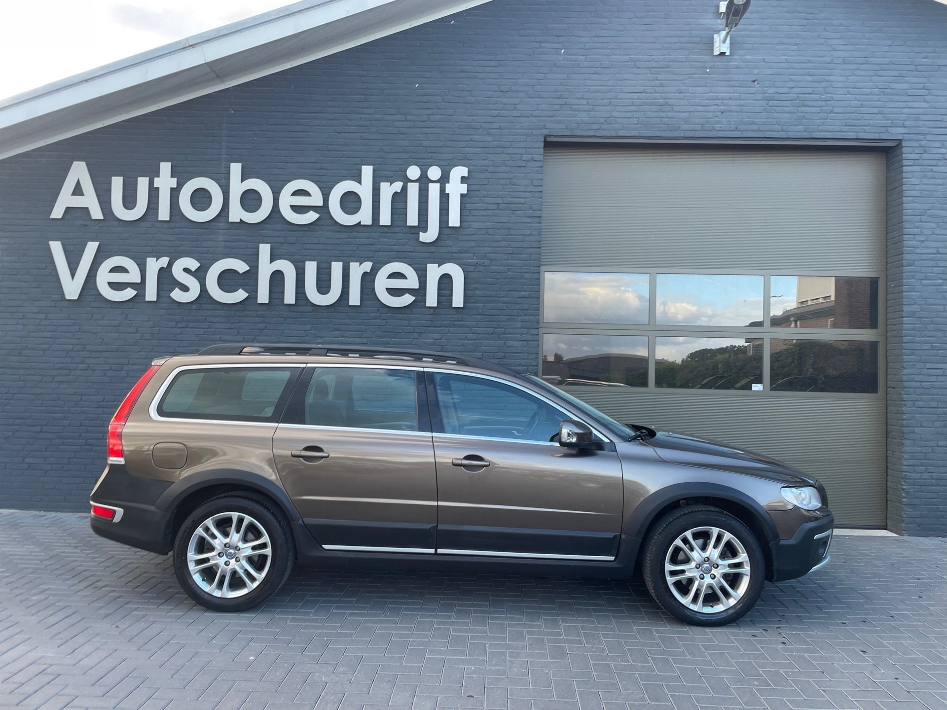 Volvo XC70 2.0 T5 FWD Nordic+ schuifdak stoelverwarming trek, 15 km/l, 4 cilinders, XC70, 93 €/maand