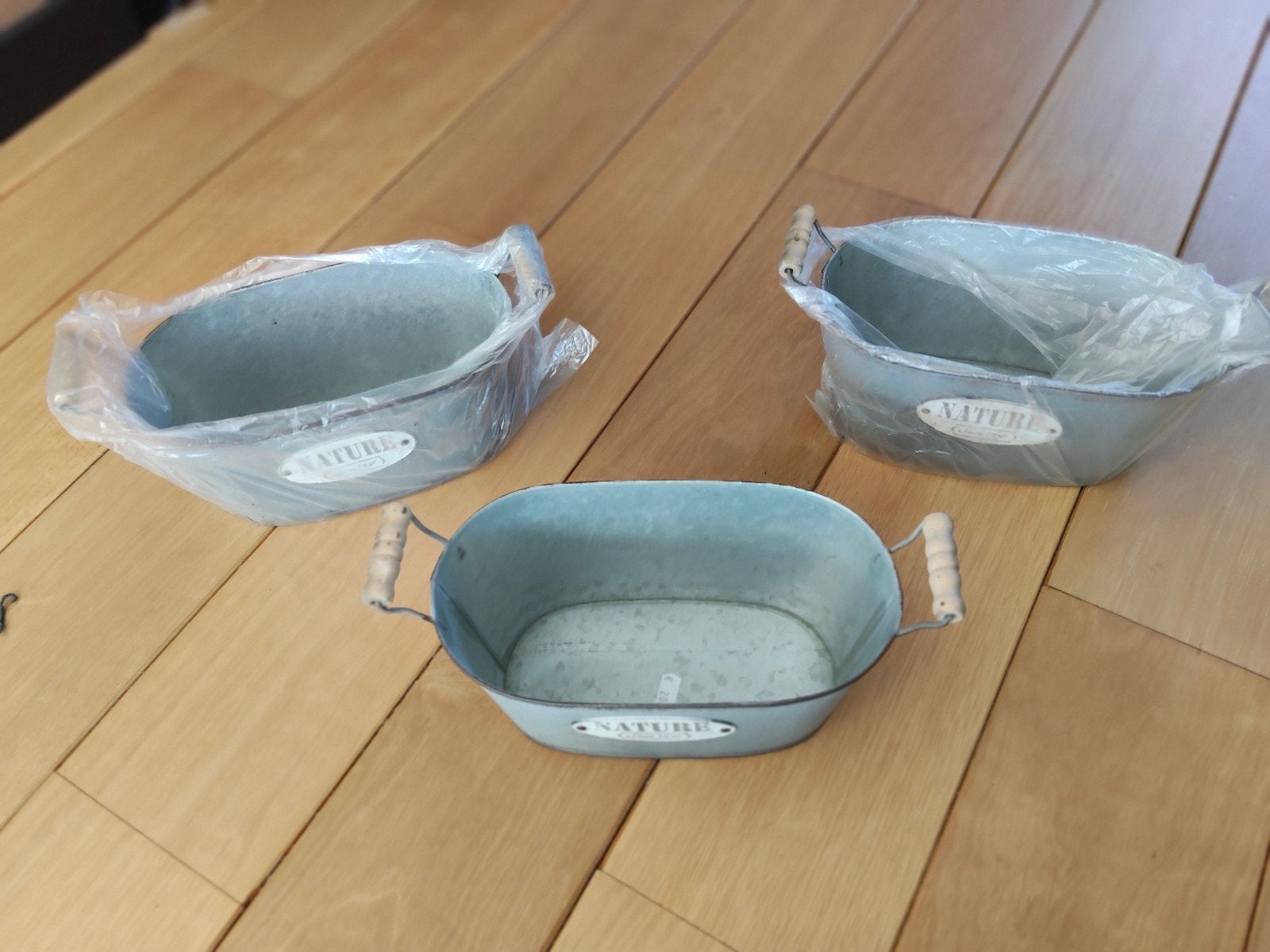9x Decoratieve Mandjes - Zinklook met Houten Handvatten, Met handvatten, Mand, Nieuw, Ophalen of Verzenden