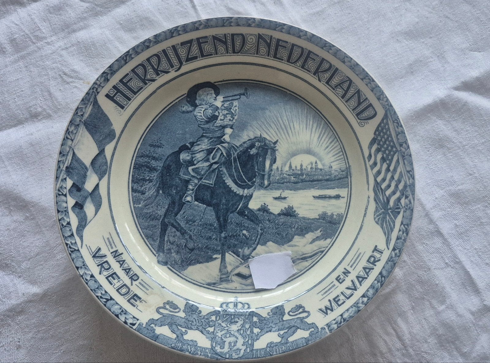 Société Céramique Maastricht 'Herrijzend Nederland' bord, Antiek en Kunst, Ophalen of Verzenden