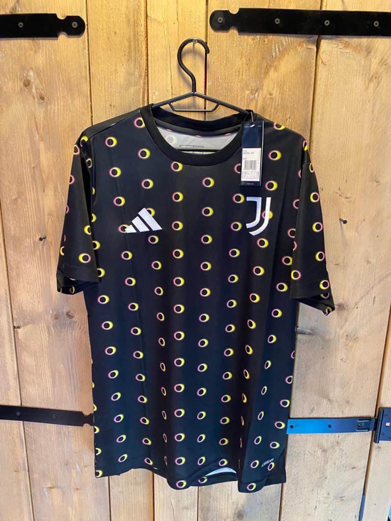 Juventus speciaal shirt, Verzamelen, Sportartikelen en Voetbal, Ophalen of Verzenden, Zo goed als nieuw, Buitenlandse clubs, Shirt