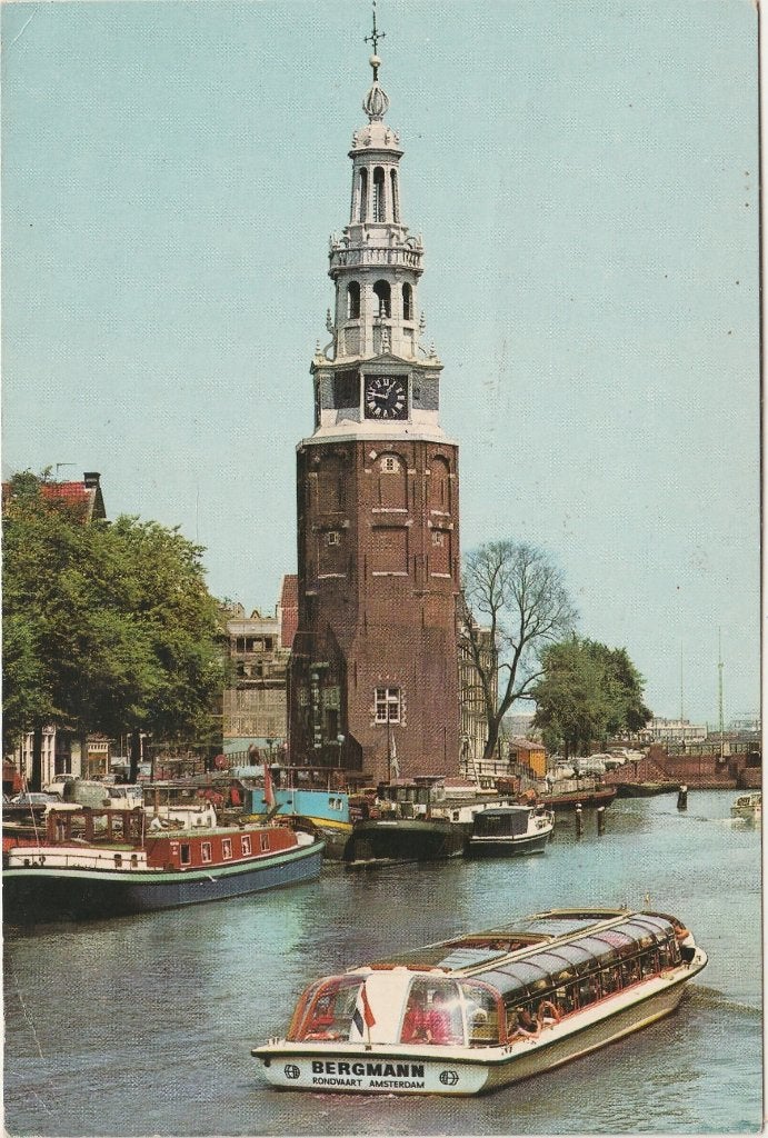 AMSTERDAM Montelbaanstoren met Rondvaartboot, Verzamelen, Verzenden, 1960 tot 1980, Gelopen, Noord-Holland