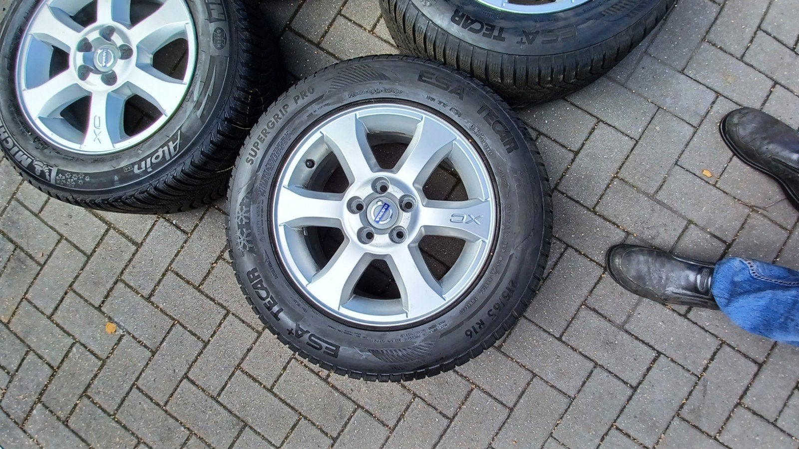 sportvelgen winterbanden volvo xc70  215 65 16  cross countr, Auto-onderdelen, Ophalen, 16 inch, Banden en Velgen, Winterbanden