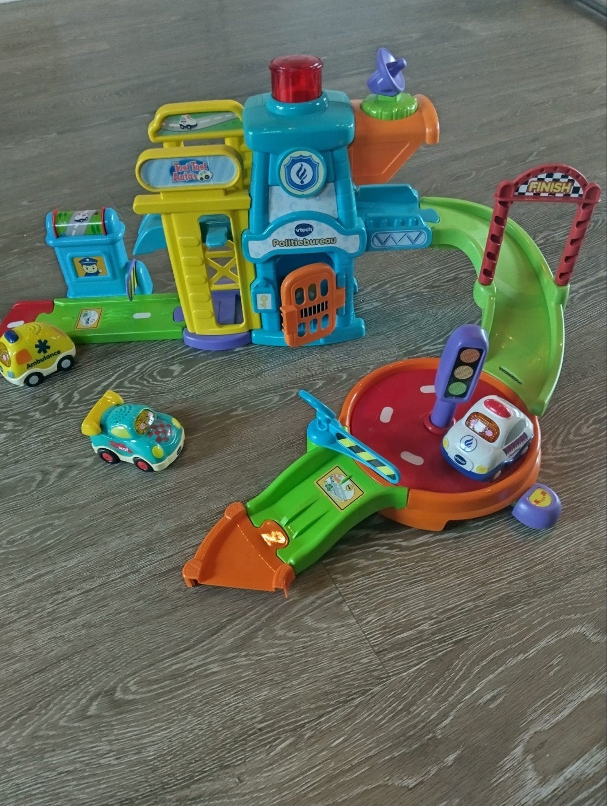 VTech Toet Toet Auto's Speelsets o.a. Politiebureau, Boomhut, Ophalen, Gebruikt