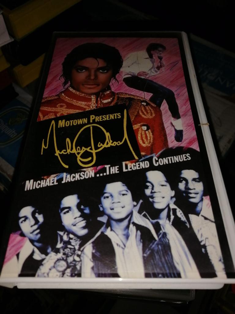VHS ex-rental - Michael Jackson The Legend Continues, Alle leeftijden, Ophalen of Verzenden, Gebruikt, Komedie