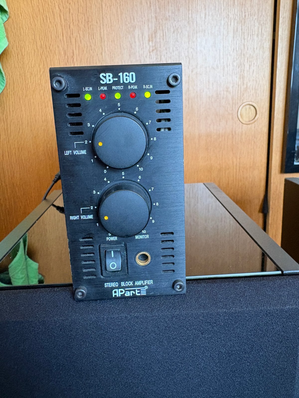 APart SB-160 Stereo Block Versterker - Compact en Krachtig, Zo goed als nieuw, 60 tot 120 watt, Stereo, Ophalen