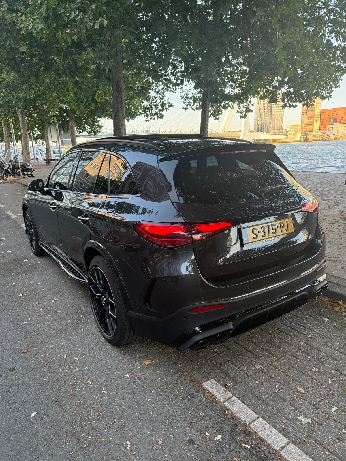 Mercedes-Benz GLC 300 e 313pk 4MATIC 9G-TRONIC 2023 Grijs, Auto's, Mercedes-Benz, Automaat, GLC, Vierwielaandrijving, SUV of Terreinwagen