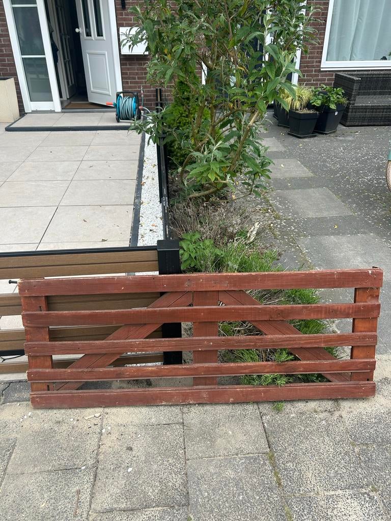 Houten tuinpoort - 135x52 cm en 3 paalhouders, Tuin en Terras, Tuinhekken en Hekwerk, Gebruikt, Tuinhek, Hout, Met poort, Ophalen of Verzenden