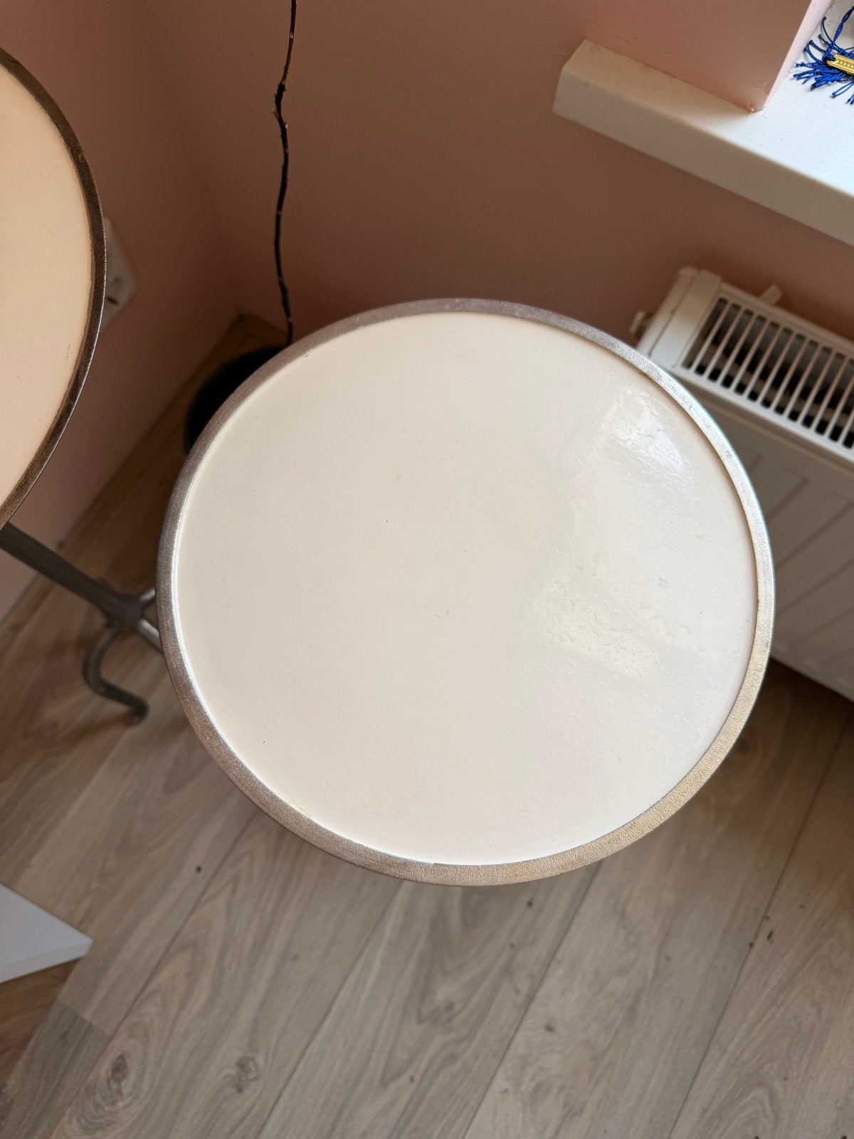 2 Riviera Maison bijzettafels - 1 licht verkleurd, Huis en Inrichting, Tafels | Bijzettafels, Ophalen, Minder dan 55 cm, Gebruikt
