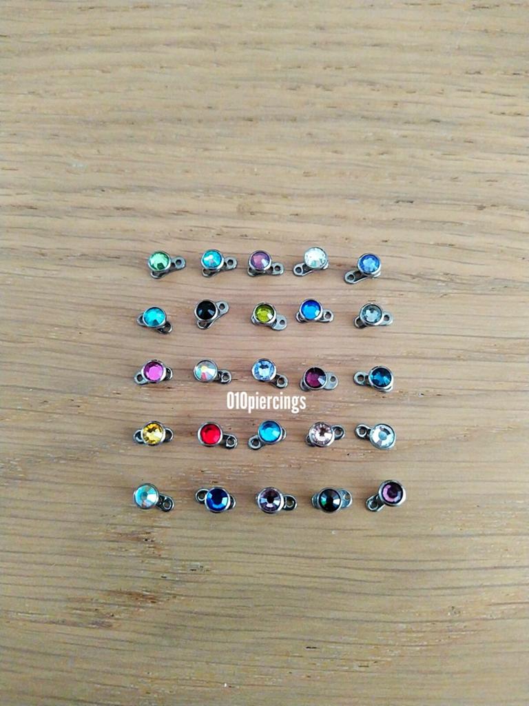 Nieuwe micro dermal anchor piercing. Met steentje., Ophalen of Verzenden, Zo goed als nieuw, Staal, Oor- of Traguspiercing