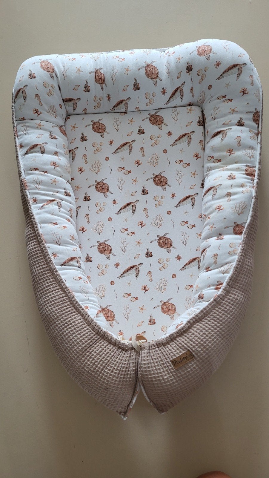 Babynestje MadeByBylon met schildpaddenprint, Ophalen, Zo goed als nieuw, Overige typen