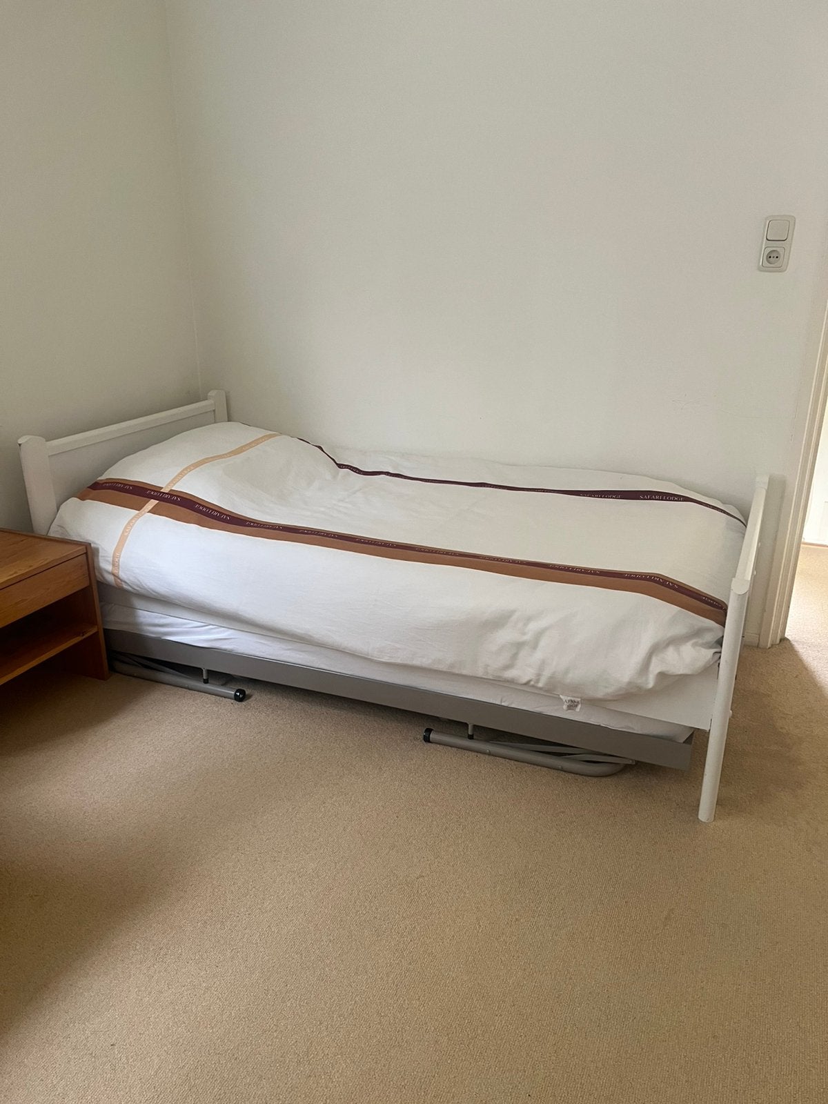 1 persoons bed verstelbare bodem met uitschuifbaar logeerbed, Ophalen, 90 cm, Eenpersoons, Zo goed als nieuw