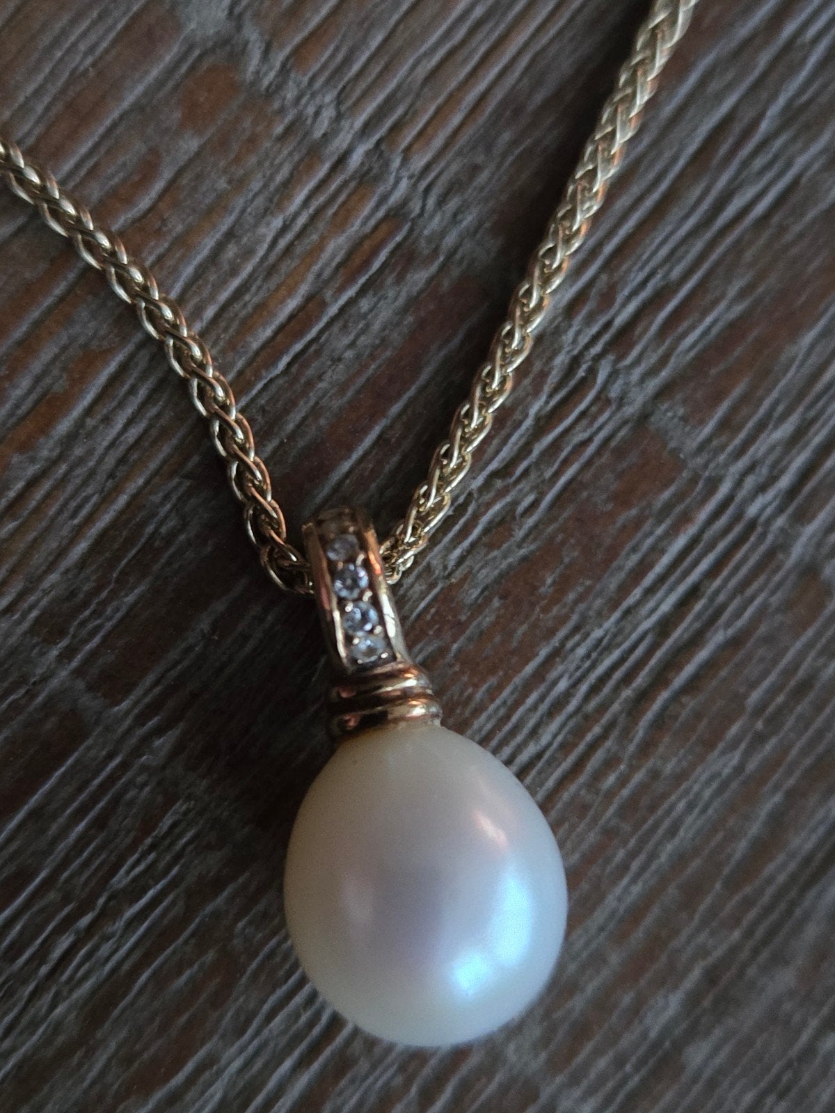 Gouden ketting met parel en kristallen hanger, Overige materialen, Ophalen of Verzenden, Zo goed als nieuw, Met kristal