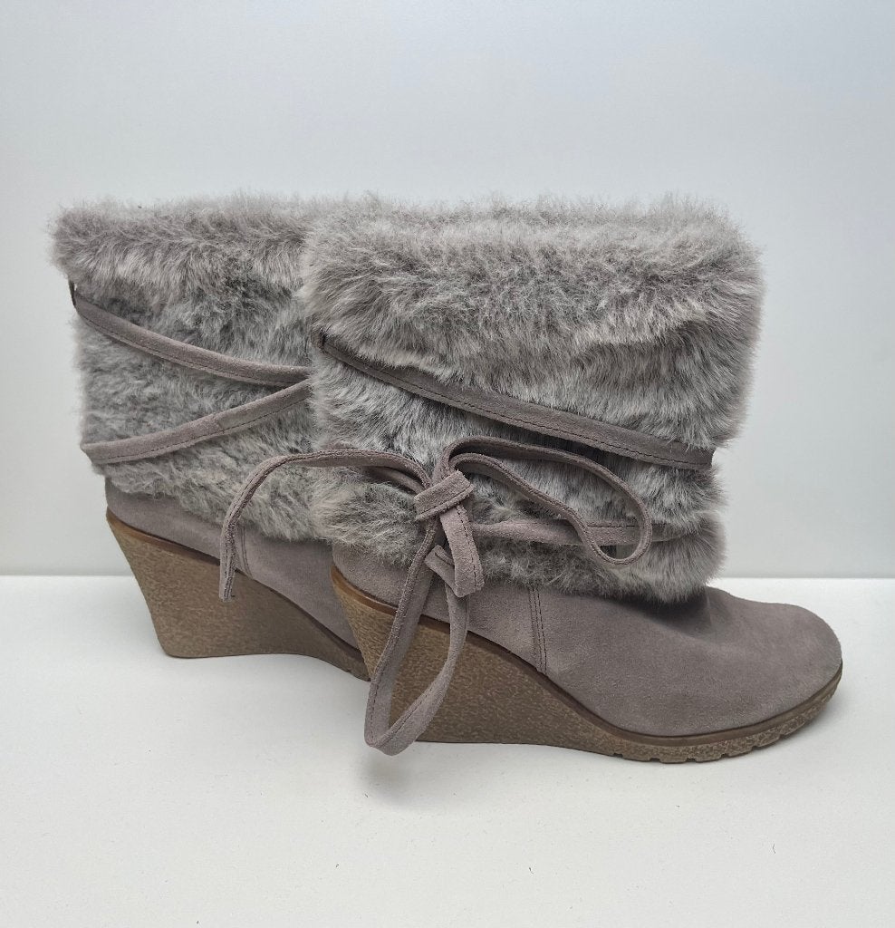 Sleehakken met vachtje, Beige, Ophalen of Verzenden, Onbekend, Schoenen met hoge hakken