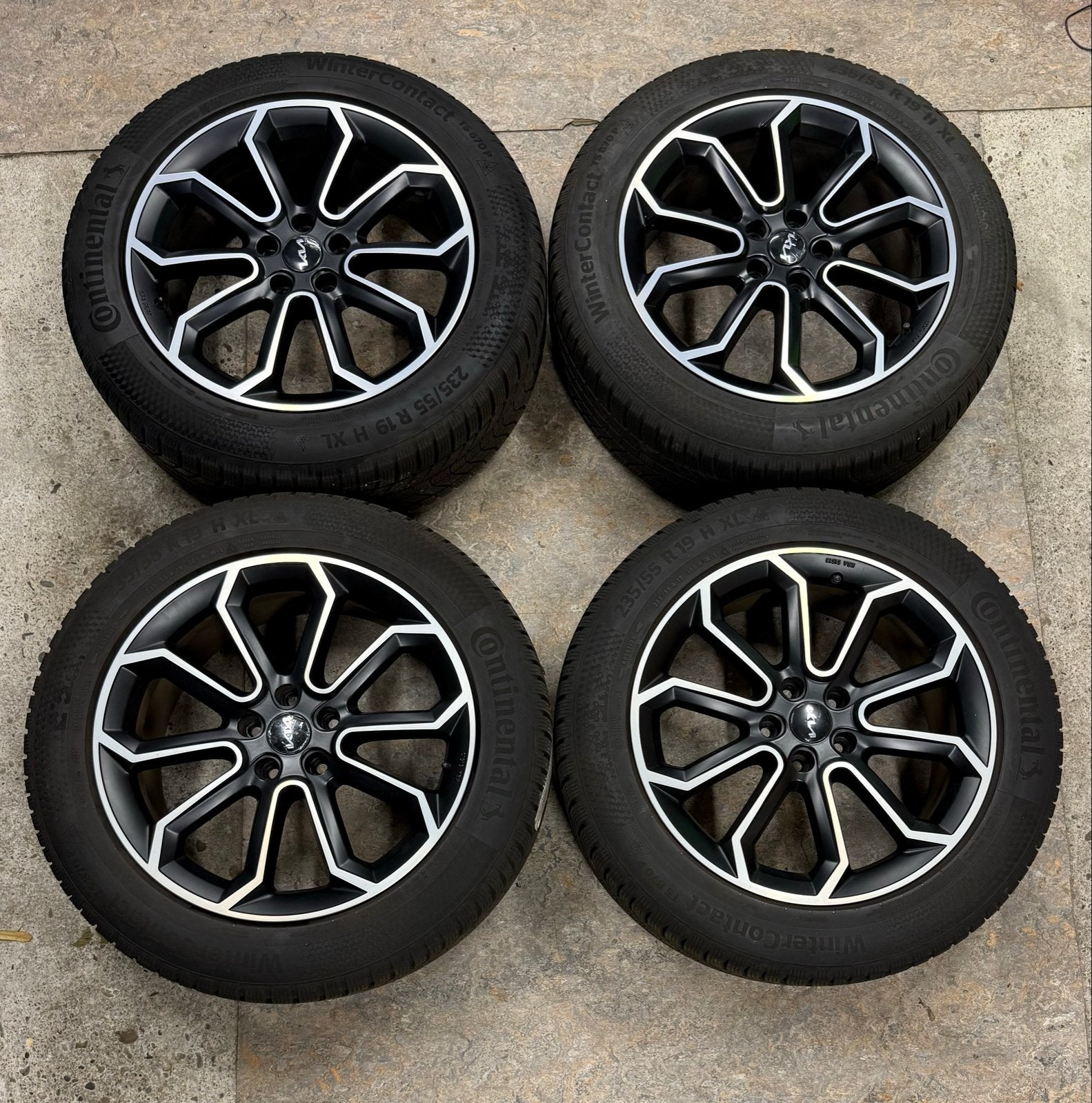 Kia EV6 19 inch CMS velgen + goede Continental winterbanden, Auto-onderdelen, Gebruikt, Banden en Velgen, Winterbanden, 235 mm