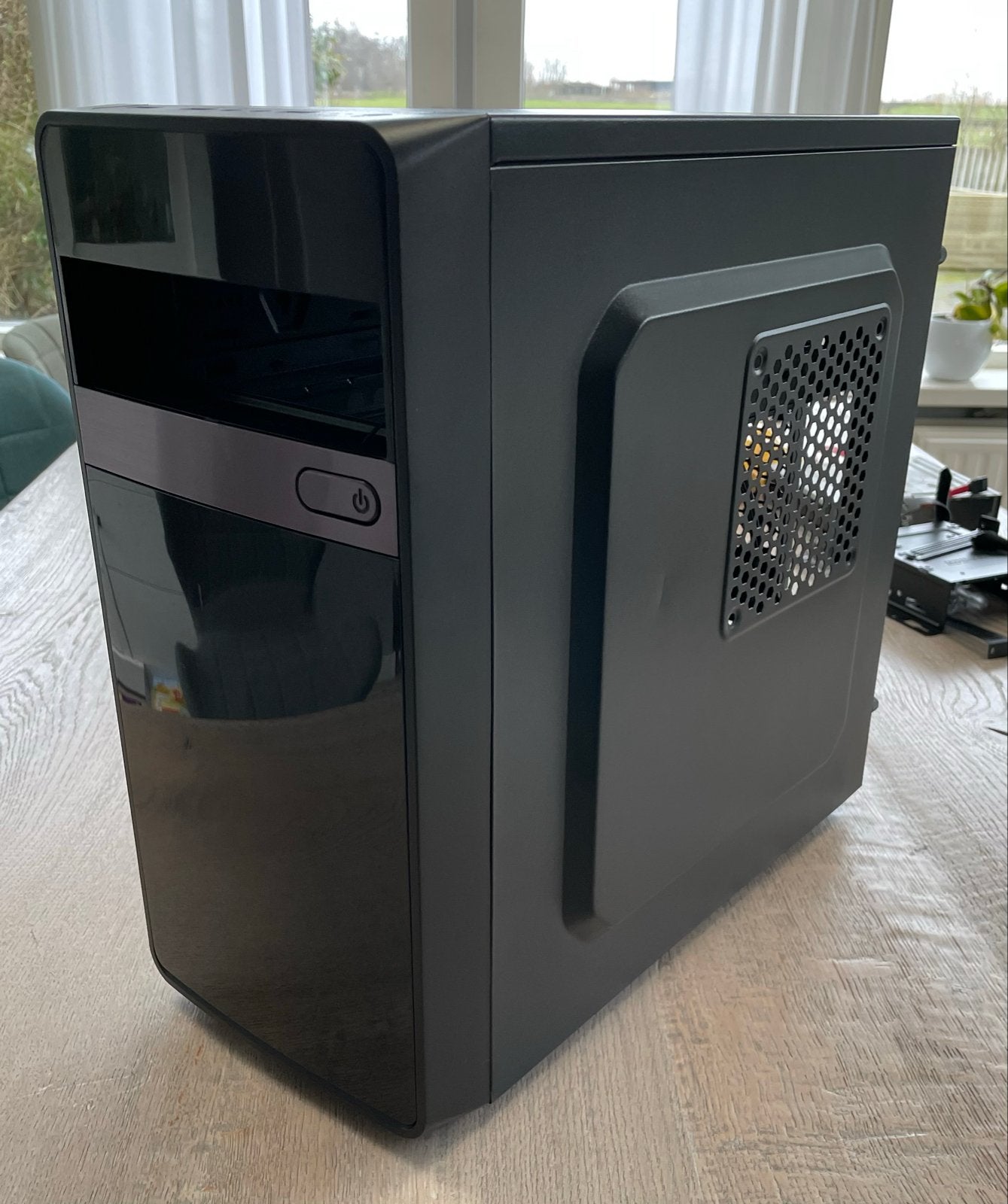 Compacte Micro-ATX PC Kast met Blauwe RGB Verlichting, Computers en Software, Computerbehuizingen, Zo goed als nieuw, Ophalen of Verzenden
