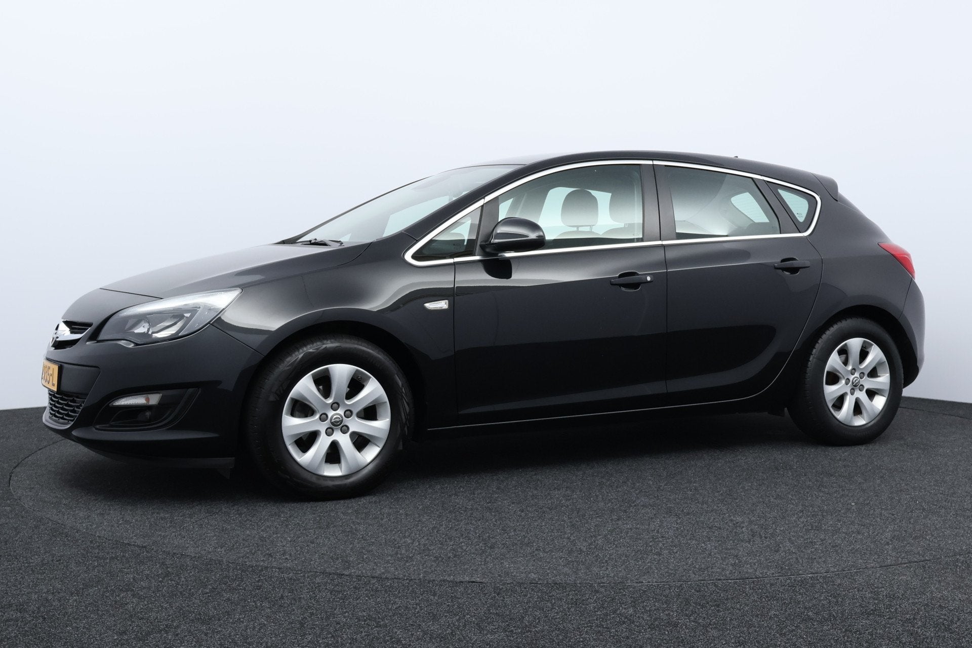 Opel Astra 1.4 Turbo Blitz/ Dealer Onderhouden!/ 140pk!/ Tre, Voorwielaandrijving, Dealer onderhouden, Stof, Gebruikt