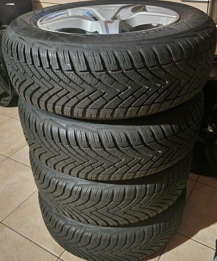 Nette 15 inch velgen 5x114.3 bijna nieuwe banden 195 65 15, Ophalen of Verzenden