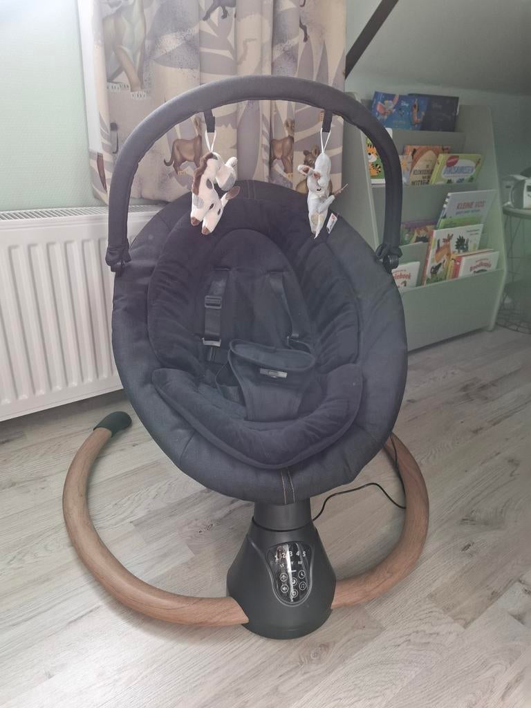 Qute elektrische schommelstoel voor baby, Ophalen, Zo goed als nieuw